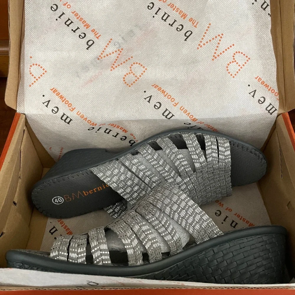 NEW Bernie Mev Kent Wedge Sandals Silver‎ Grey Woven Elastic Comfort US 9 EU 40